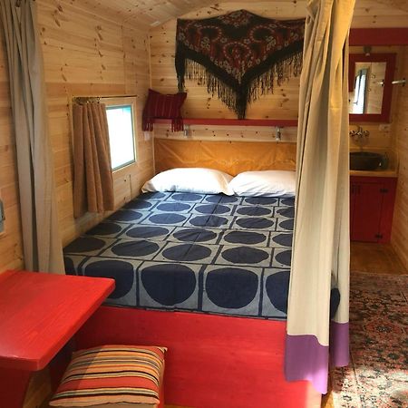 Agriturismo La Rovere - I Carrozzoni Gitani Cossano Belbo 外观 照片