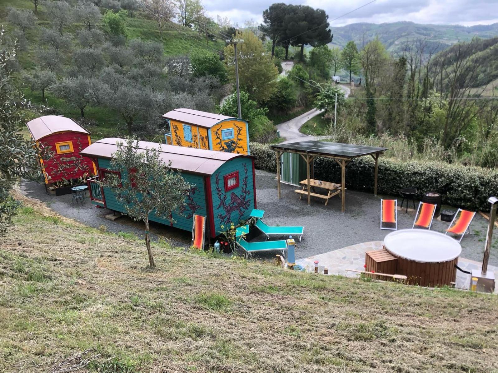 Agriturismo La Rovere - I Carrozzoni Gitani Cossano Belbo 外观 照片