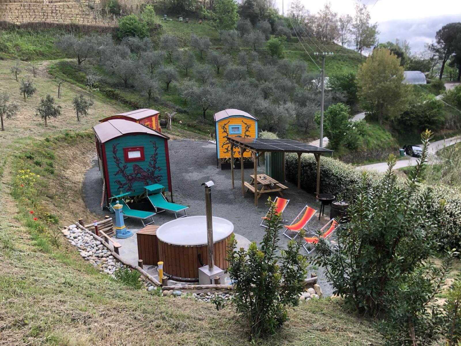 Agriturismo La Rovere - I Carrozzoni Gitani Cossano Belbo 外观 照片