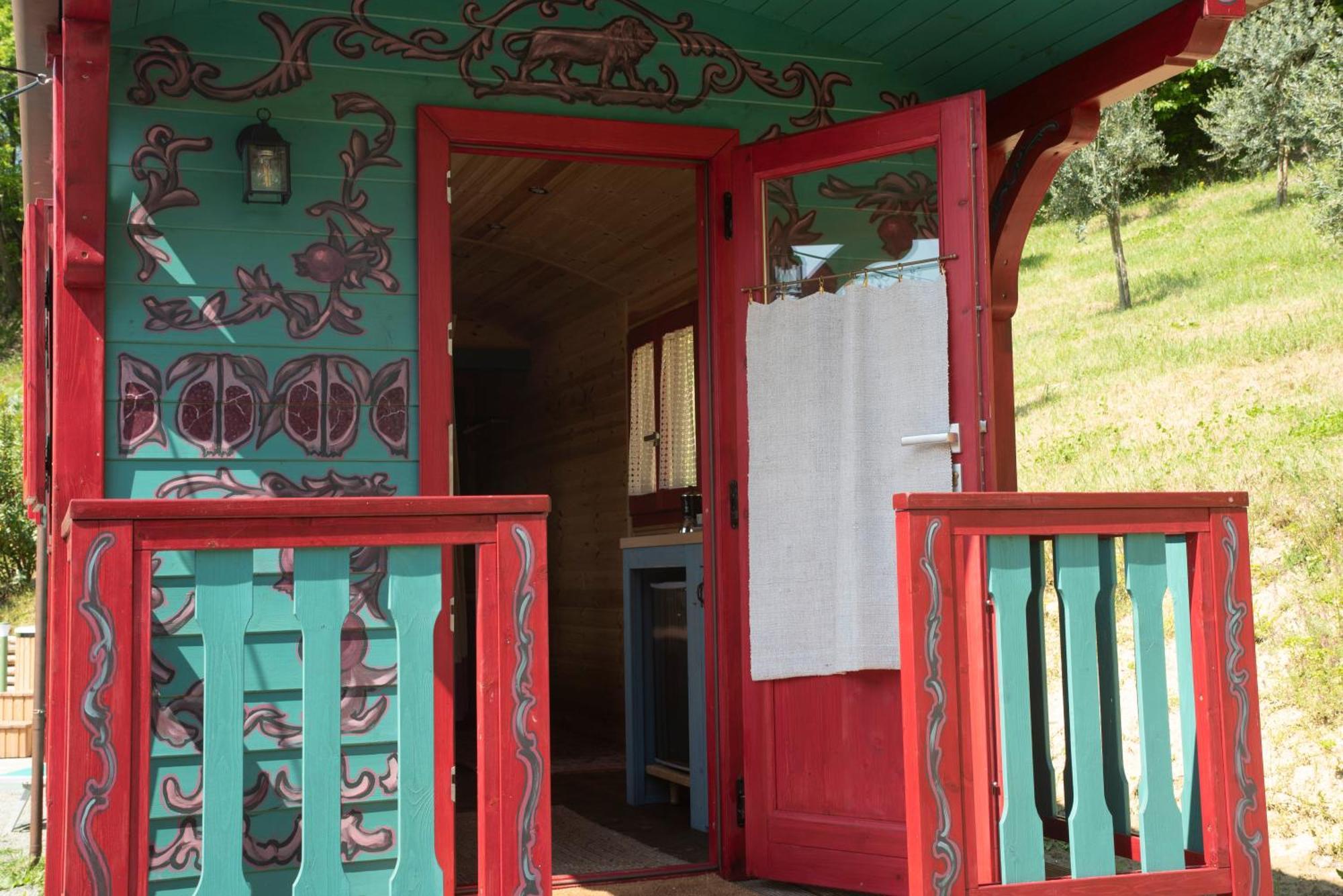 Agriturismo La Rovere - I Carrozzoni Gitani Cossano Belbo 外观 照片