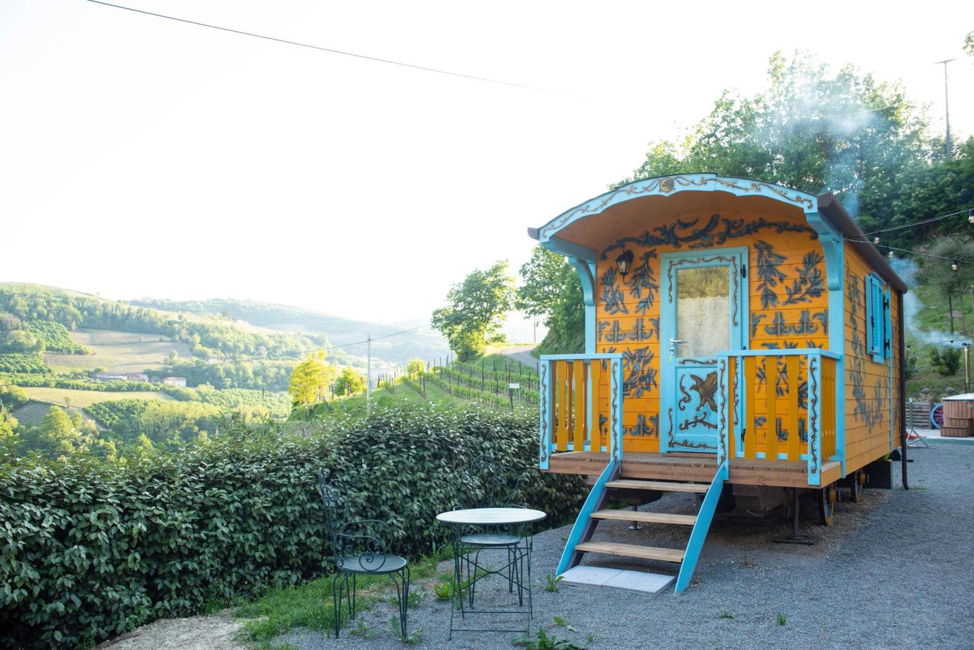 Agriturismo La Rovere - I Carrozzoni Gitani Cossano Belbo 外观 照片