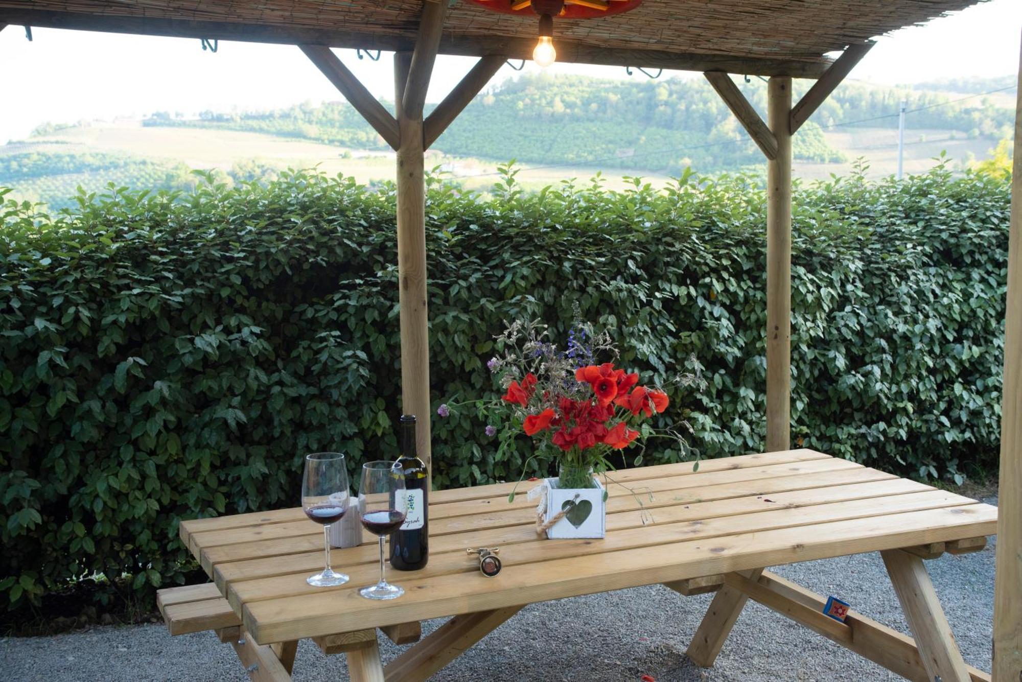 Agriturismo La Rovere - I Carrozzoni Gitani Cossano Belbo 外观 照片