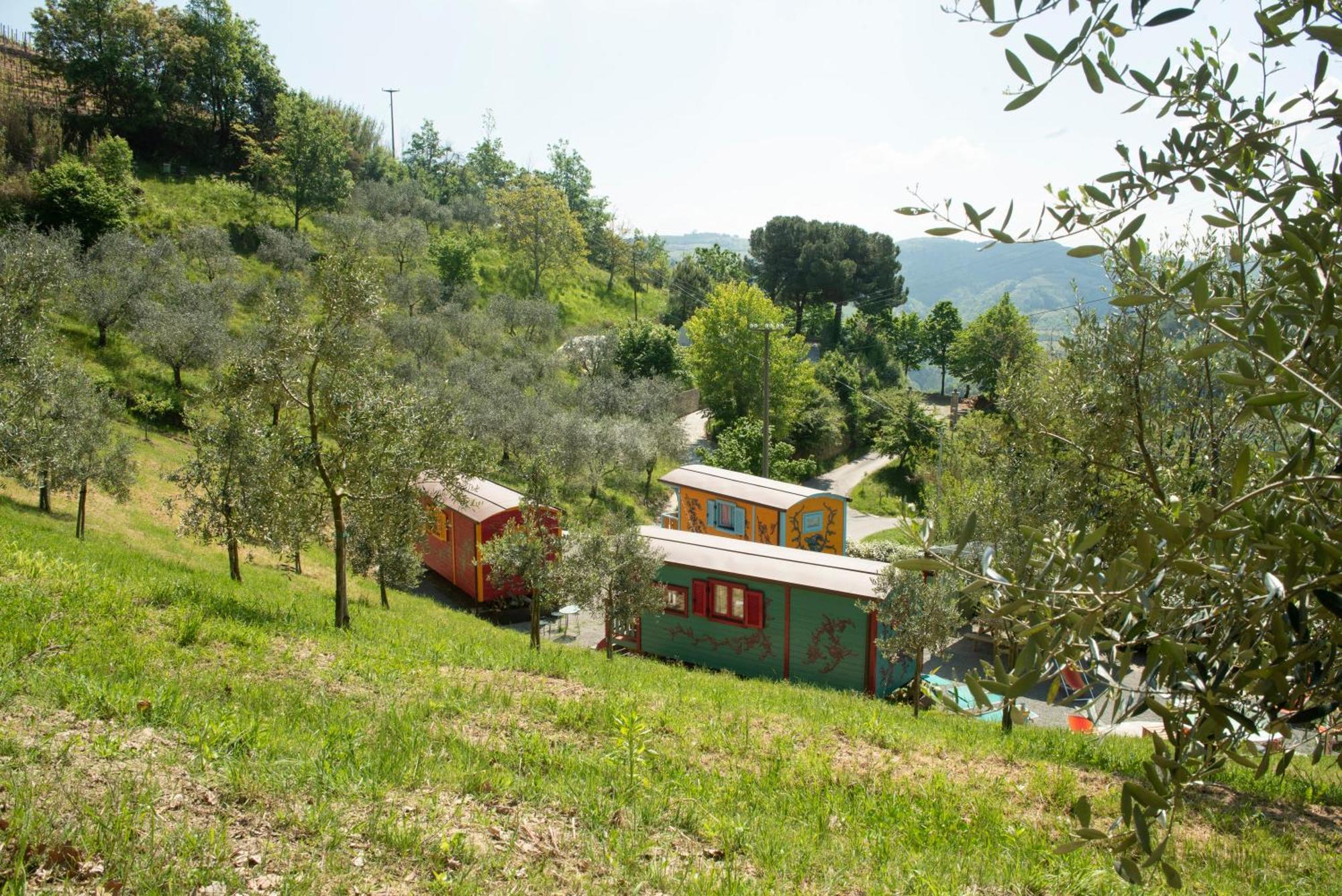 Agriturismo La Rovere - I Carrozzoni Gitani Cossano Belbo 外观 照片
